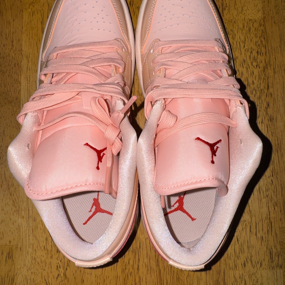 Jordan Low Valentine’s Day - Picture 3 of 4